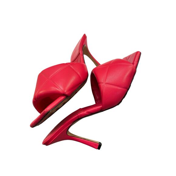 Bottega Veneta Padded Mule in Berry Pink. Size 39 (8.5-9) - Picture 3 of 10